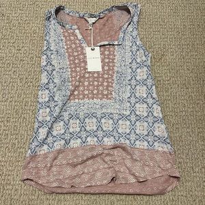 🚨NEW WITH TAGS🚨
Lucky Brand tanktop
Size XS